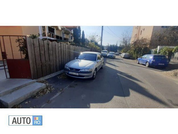 Second-hand Opel Vectra 101 CP (74 kW) 1998 Argintiu Berlinǎ