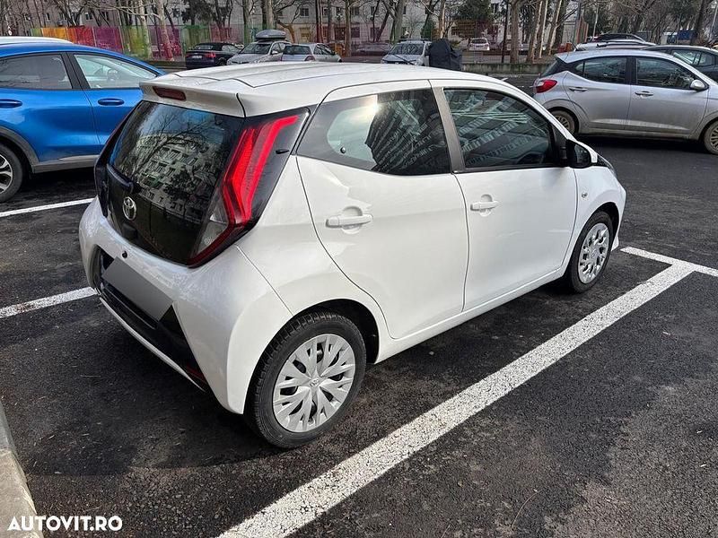 Second-hand Toyota Aygo 72 CP (52 kW) 2022 Culoarealb