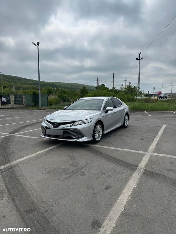 Gri Utilizat 2019 Toyota Camry Executive Berlinǎ | 16.000 EUR - Imagine 1/4