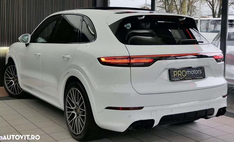 Second-hand Porsche Cayenne Platinum Edition 340 CP (250 kW) 2022 Culoarealb SUV