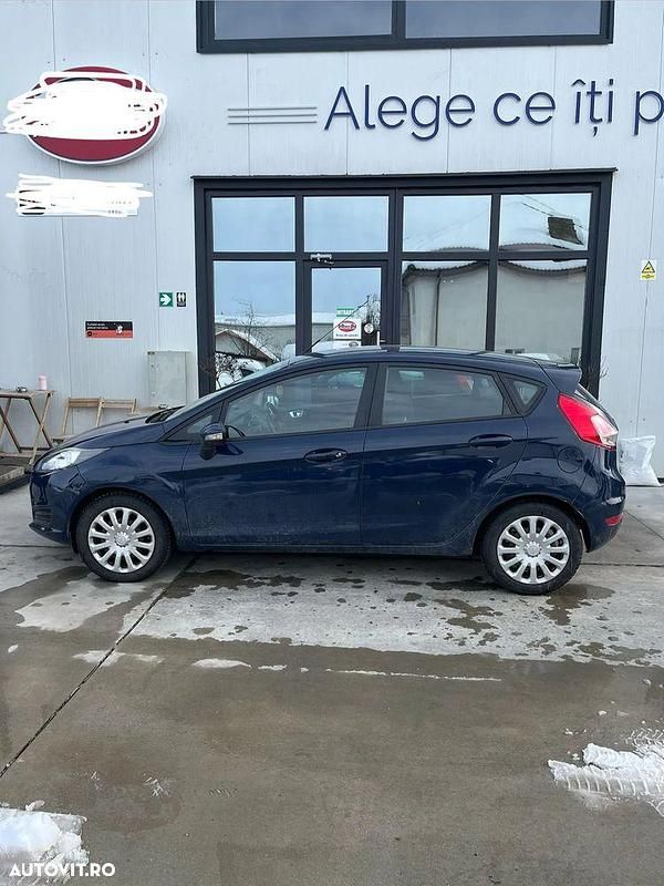 Second-hand Ford Fiesta 75 CP (55 kW) 2016 Culoarealbastru Berlinǎ