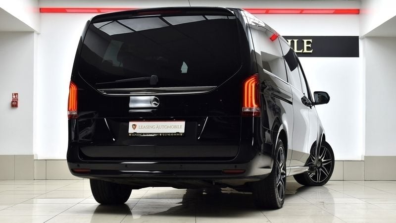 Second-hand Mercedes V250 191 CP (140 kW) 2022 Negru Monovolum