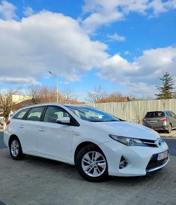 Second-hand Toyota Auris Hybrid 126 CP (92 kW) 2013 Break