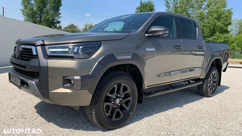 Nouă Toyota HiLux Edition 204 CP (150 kW) 2025 Verde Pickup