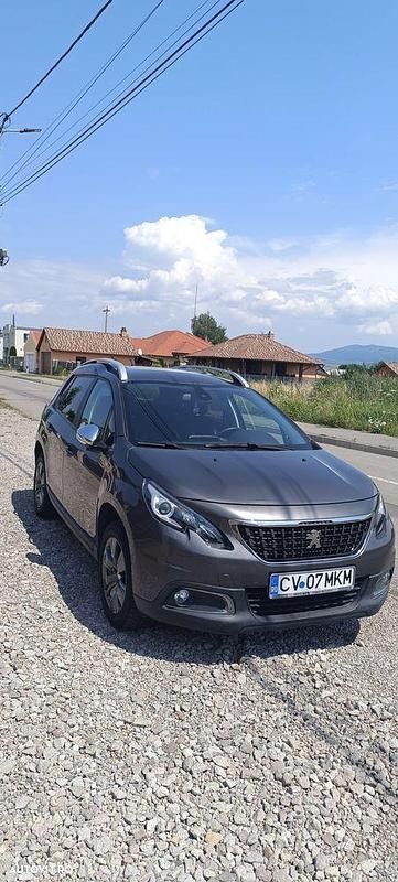 Gri Utilizat 2019 Peugeot 2008 Active SUV | 7.500 EUR (Super Preț) - Imagine 1/4