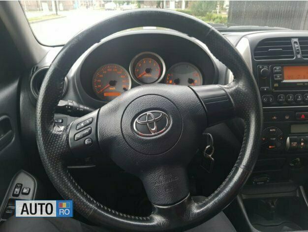 Second-hand Toyota RAV4 116 CP (85 kW) 2005 Gri SUV