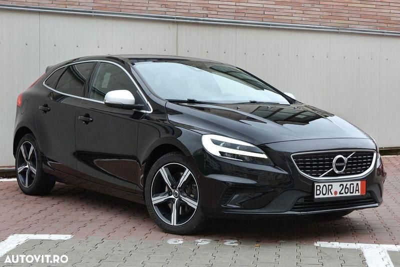 Second-hand Volvo V40 R-Design 150 CP (110 kW) 2019 Culoarenegru Hatchback