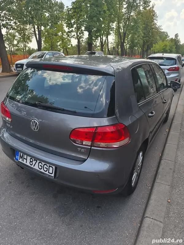Utilizat 2010 VW Golf VI Berlinǎ | 3.800 EUR (Preț bun) - Imagine 1/4