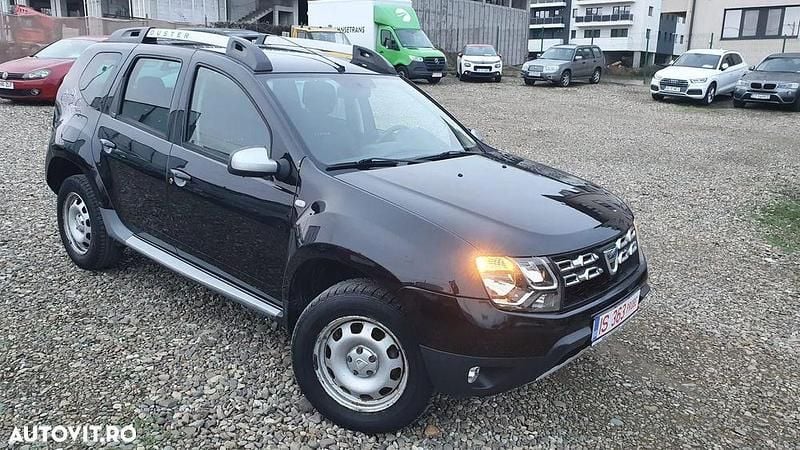 Negru Utilizat 2015 Dacia Duster Lauréate SUV | 7.590 EUR (Preț OK) - Imagine 1/4