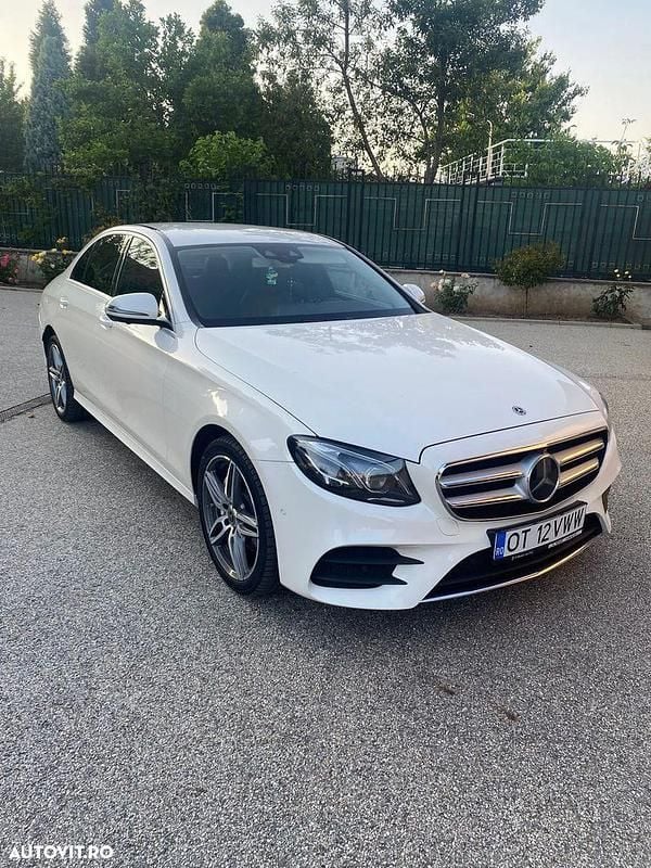 Culoarealb Utilizat 2019 Mercedes E220 Berlinǎ | 23.990 EUR (Preț bun) - Imagine 1/4