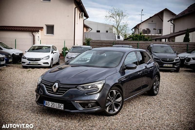 Gri Utilizat 2016 Renault Mégane III Intens Berlinǎ | 9.990 EUR (Scump) - Imagine 1/4
