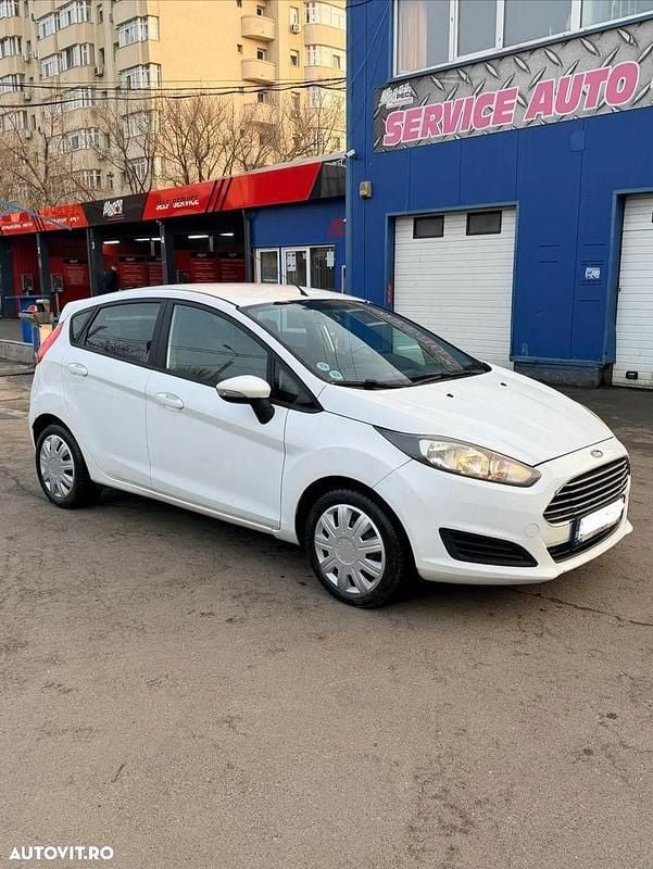 Second-hand Ford Fiesta 75 CP (55 kW) 2015 Culoarealb