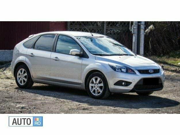 Argintiu Utilizat 2011 Ford Focus Hatchback | 3.699 EUR (Preț OK) - Imagine 1/4