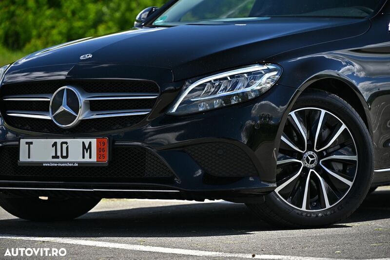 Negru Utilizat 2020 Mercedes C300 Avantgarde Break | 18.950 EUR (Preț OK) - Imagine 1/4