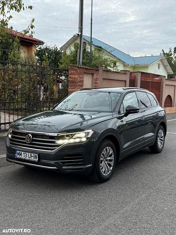 Culoarenegru Utilizat 2019 VW Touareg Edition SUV | 25.000 EUR - Imagine 1/4