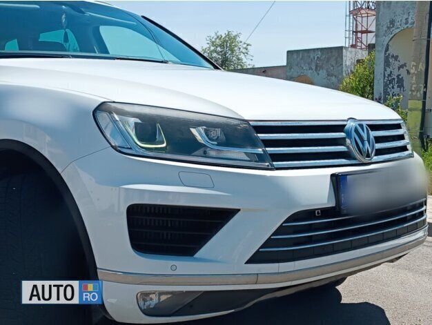 Alb Utilizat 2015 VW Touareg SUV | 12.000 EUR - Imagine 1/2