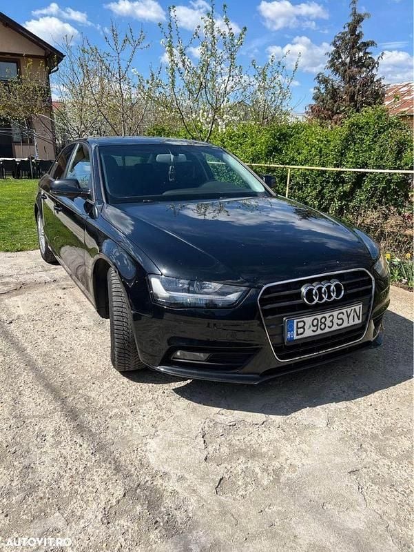 Culoarenegru Utilizat 2012 Audi A4 Berlinǎ | 6.000 EUR (Super Preț) - Imagine 1/4