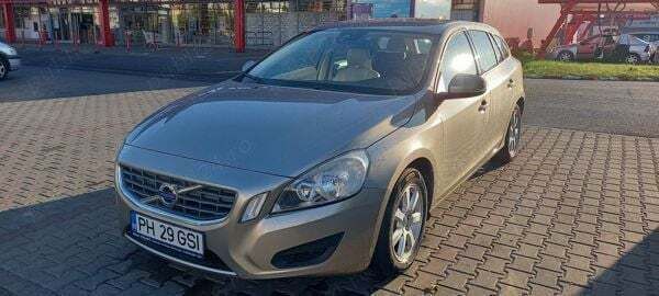 Gri Utilizat 2013 Volvo V60 Break | 8.300 EUR - Imagine 1/4