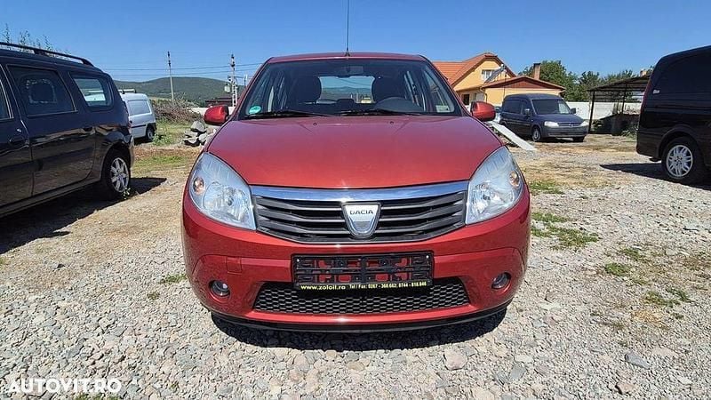 Culoarerosu Utilizat 2011 Dacia Sandero Lauréate Hatchback | 2.999 EUR (Preț OK) - Imagine 1/4