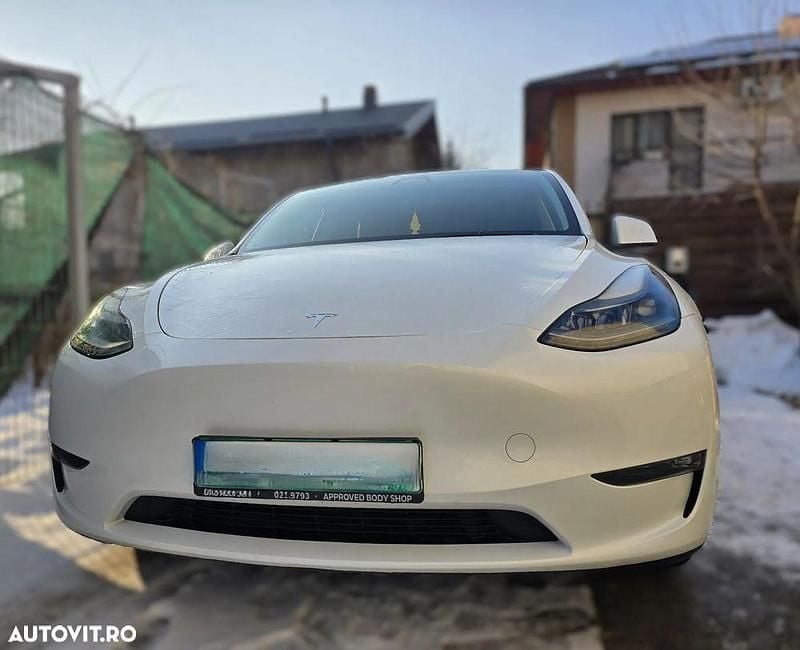 Culoarealb Second-hand 2023 Tesla Model Y Long Range AWD SUV | 34.990 EUR (Super Preț) - Imagine 1/4