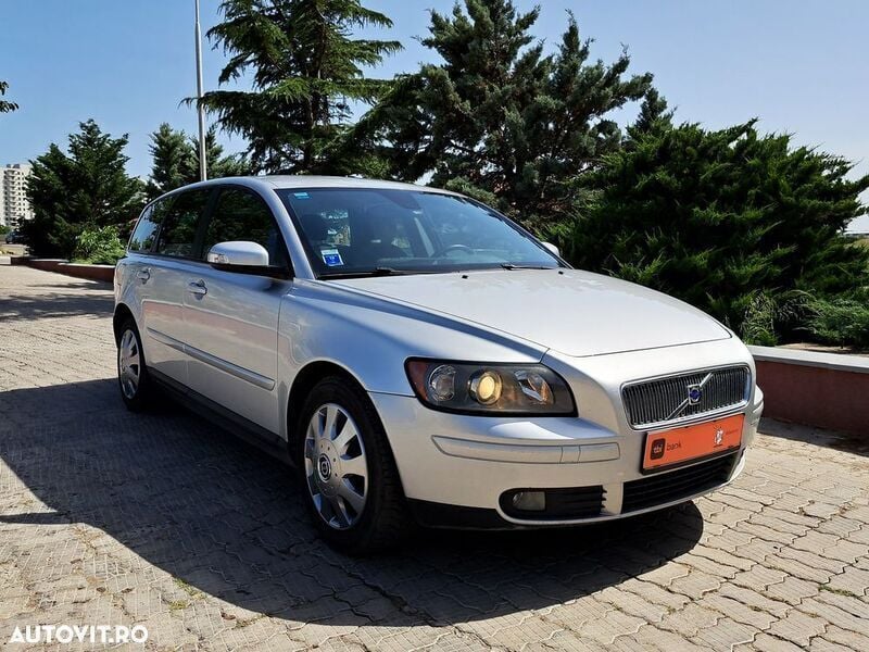 Argint Utilizat 2007 Volvo V50 Momentum Break | 2.450 EUR (Preț OK) - Imagine 1/4