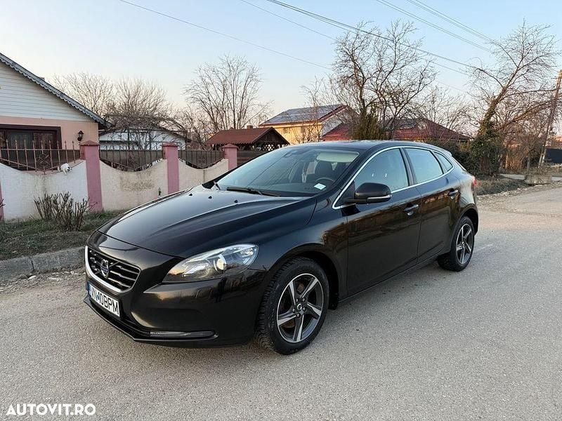 Second-hand Volvo V40 Summum 120 CP (88 kW) 2016 Culoarenegru Hatchback
