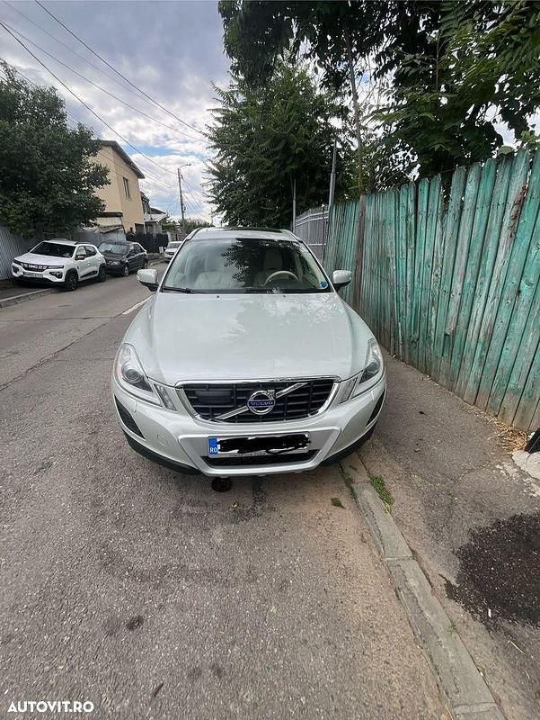 Gri Utilizat 2013 Volvo XC60 Kinetic SUV | 11.500 EUR (Puțin scump) - Imagine 1/4