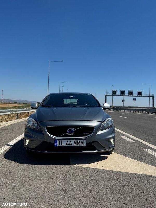 Gri Utilizat 2014 Volvo V40 R-Design Break | 7.700 EUR (Preț OK) - Imagine 1/4