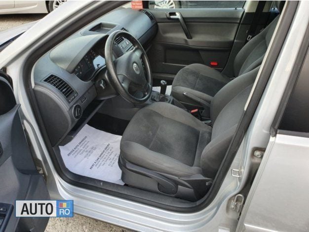 Second-hand VW Polo 90 CP (66 kW) 2008 Argintiu Berlinǎ