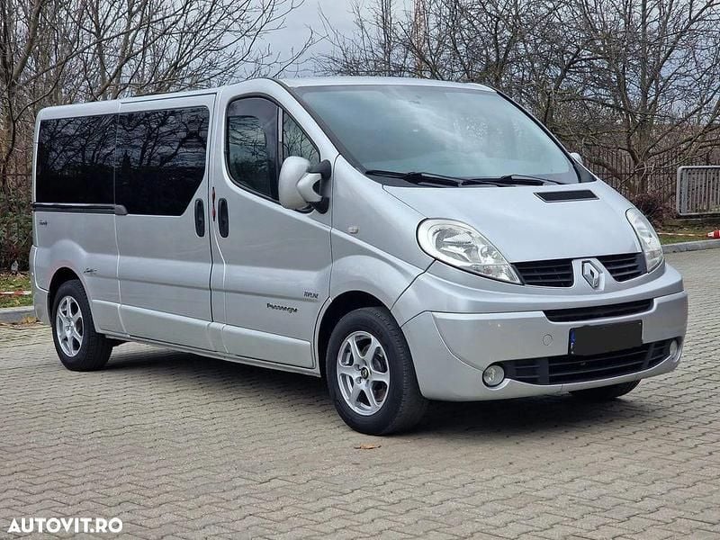 Second-hand Renault Trafic Authentique 115 CP (84 kW) 2014 Culoareargint Monovolum