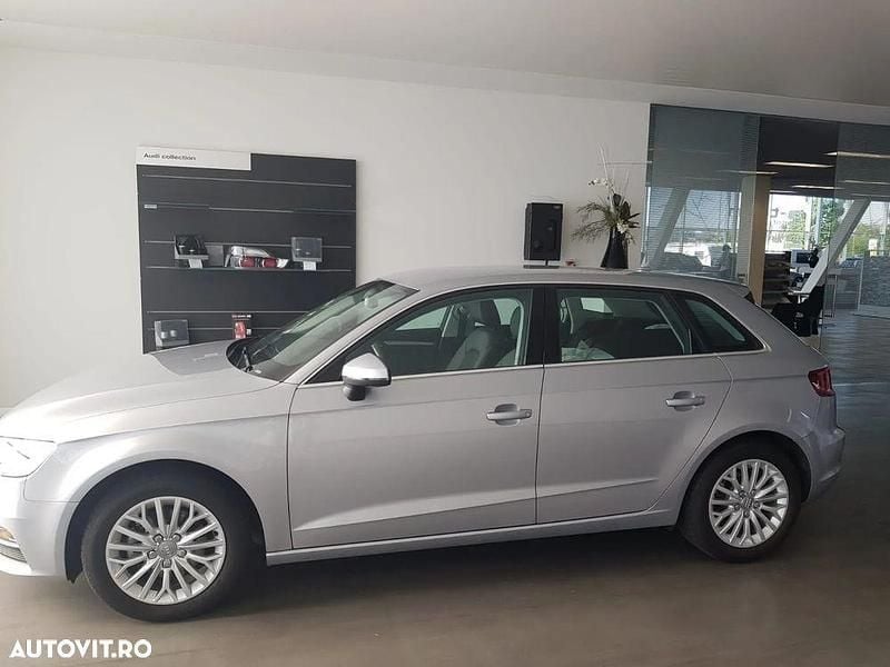 Culoareargint Utilizat 2015 Audi A3 Sportback Ambiente Break | 13.500 EUR (Preț bun) - Imagine 1/4
