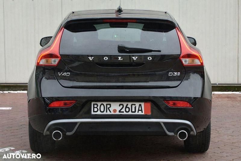 Second-hand Volvo V40 R-Design 150 CP (110 kW) 2019 Culoarenegru Hatchback
