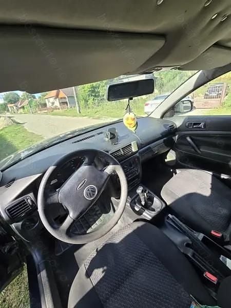 Utilizat 1999 VW Passat Break | 1.200 EUR (Preț bun) - Imagine 1/4