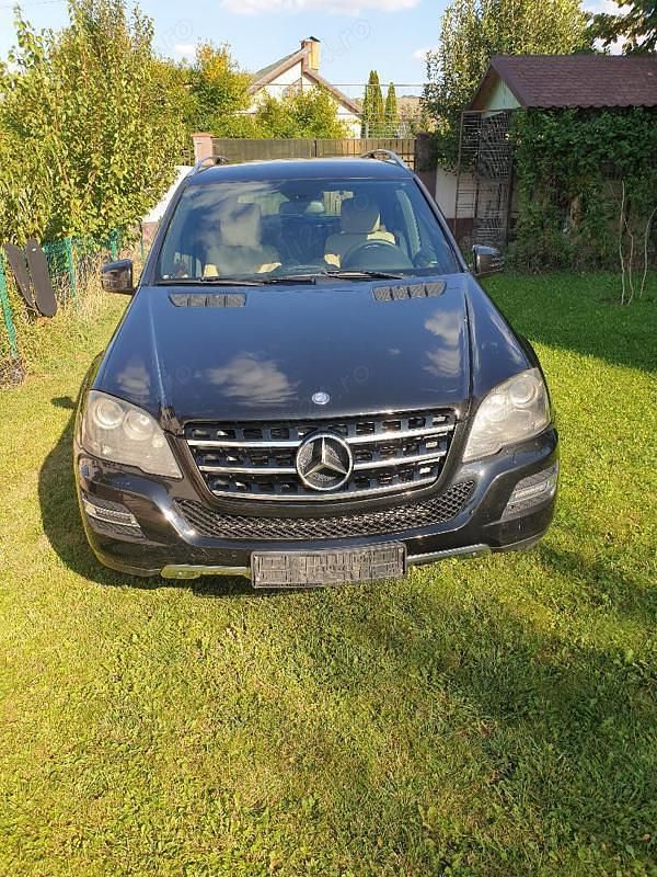 Utilizat 2012 Mercedes 300 SUV | 7.900 EUR - Imagine 1/4