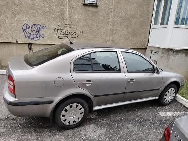 Second-hand Skoda Octavia Tour 101 CP (74 kW) 2009 Bej Berlinǎ