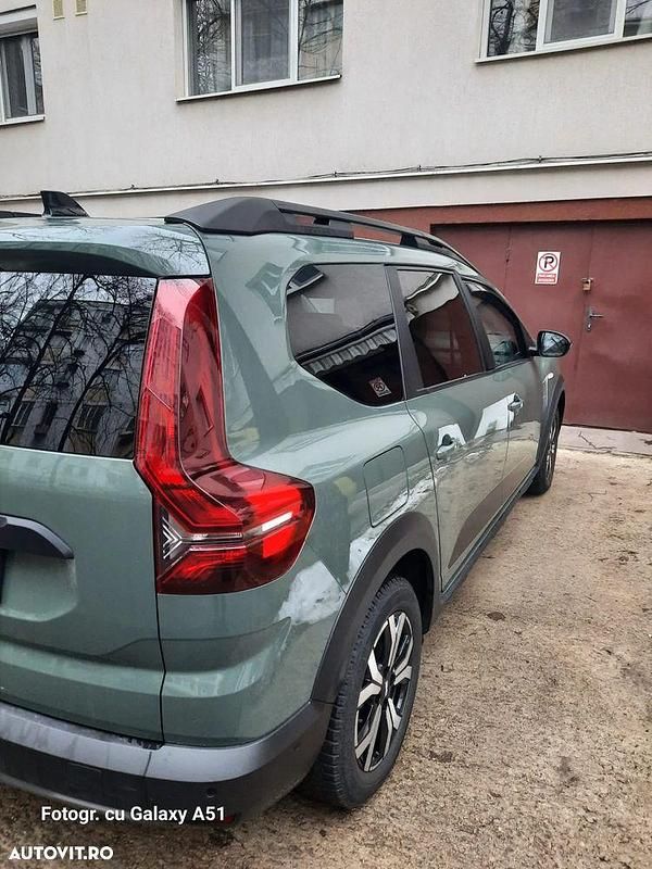 Second-hand Dacia Jogger Extreme 140 CP (102 kW) 2023 Culoareverde Monovolum