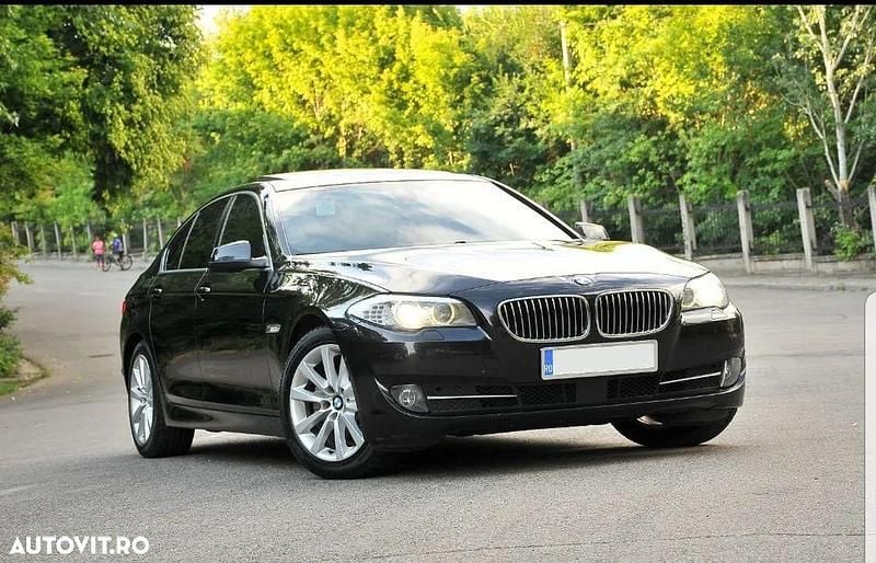 Culoarenegru Utilizat 2013 BMW 520 Comfort Edition Berlinǎ | 10.900 EUR (Preț bun) - Imagine 1/4