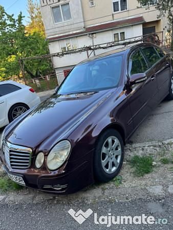 Utilizat 2007 Mercedes 220 Berlinǎ | 4.000 EUR - Imagine 1/4