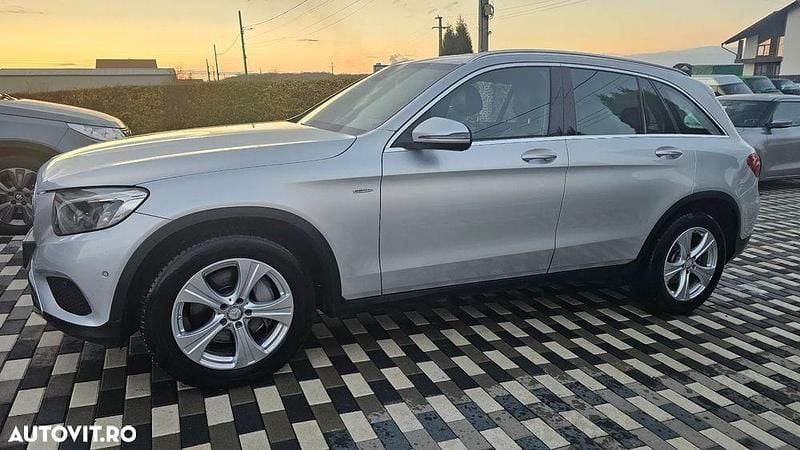 Second-hand Mercedes GLC250 AMG line 204 CP (150 kW) 2016 Culoareargint SUV