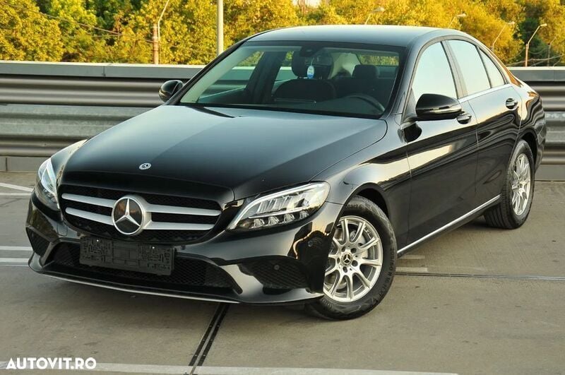 Negru Utilizat 2020 Mercedes C180 Exclusive Berlinǎ | 20.900 EUR (Preț bun) - Imagine 1/4