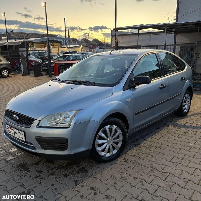 Culoarealbastru Utilizat 2005 Ford Focus Hatchback | 1.899 EUR (Preț OK) - Imagine 1/4
