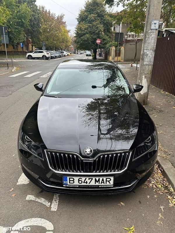 Culoarenegru Utilizat 2018 Skoda Superb Berlinǎ | 15.900 EUR (Super Preț) - Imagine 1/4