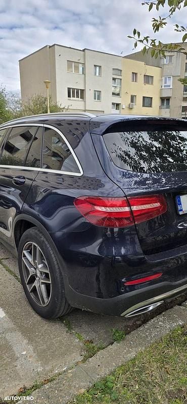 Culoarealbastru Utilizat 2016 Mercedes GLC250 AMG line SUV | 23.650 EUR (Preț OK) - Imagine 1/4