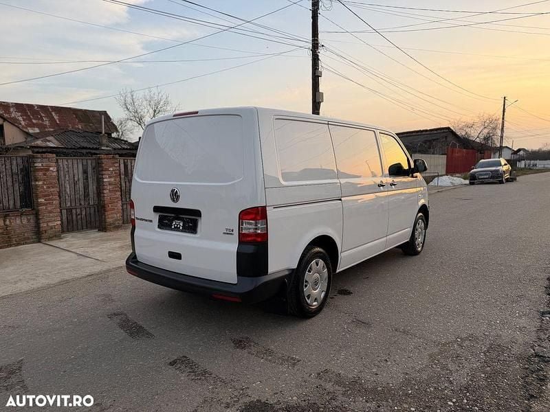 Second-hand VW Transporter 140 CP (102 kW) 2015 Culoarealb Van
