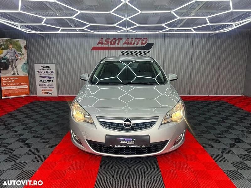 Second-hand Opel Astra 100 CP (73 kW) 2011 Culoareargint Hatchback