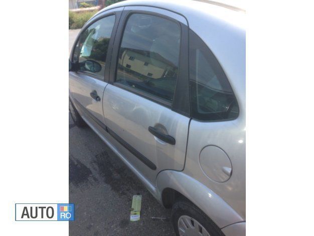 Argintiu Utilizat 2005 Citroën C3 Hatchback | 1.650 EUR - Imagine 1/4