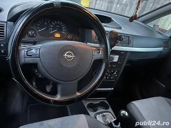Utilizat 2005 Opel Meriva Monovolum | 1.200 EUR (Preț bun) - Imagine 1/4