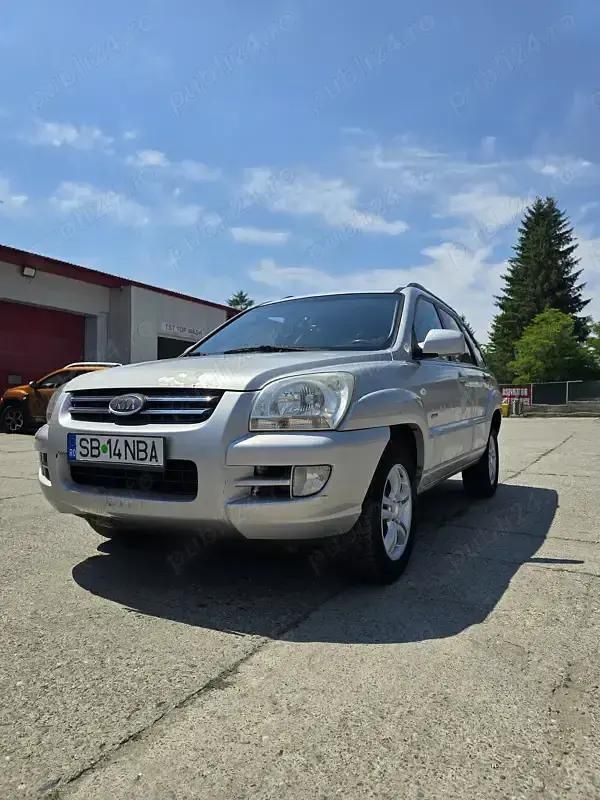 Gri Utilizat 2008 Kia Sportage SUV | 3.000 EUR (Preț bun) - Imagine 1/4