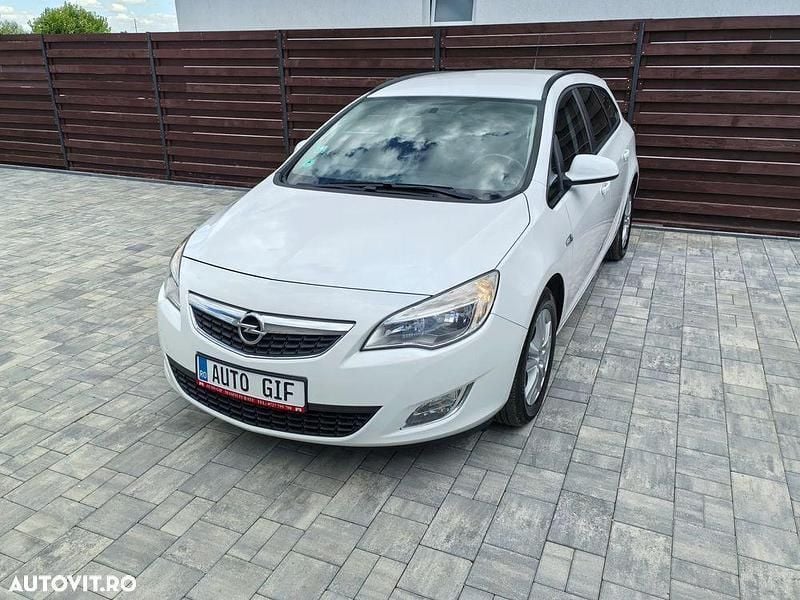 Alb Utilizat 2012 Opel Astra Cosmo Break | 2.999 EUR (Preț bun) - Imagine 1/4