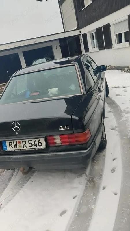 Second-hand Mercedes 190 122 CP (89 kW) 1992 Berlinǎ